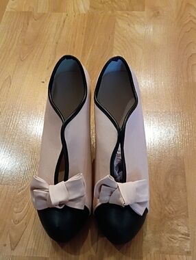 Two-Tone Bow-Trim Ballet Heels in Blush and Black
